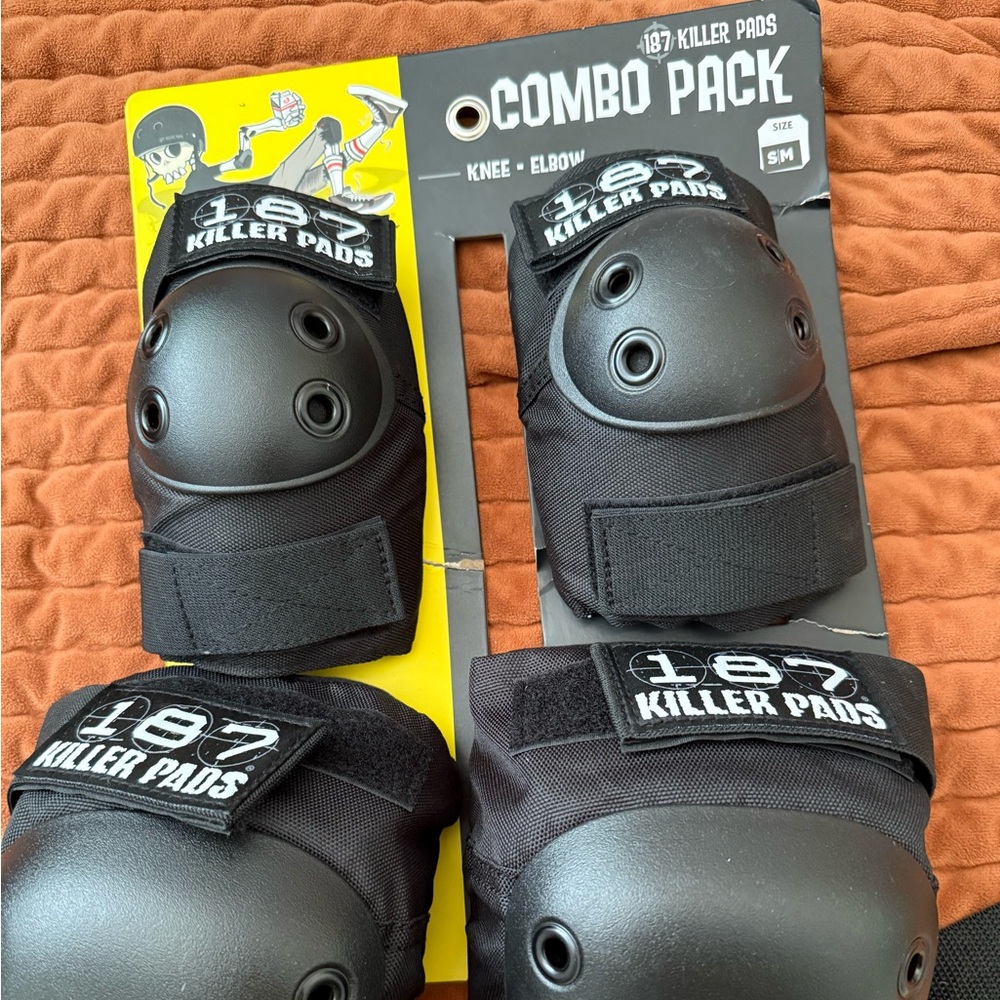 Black Combo Pack Knee & Elbow Pads (SM)
